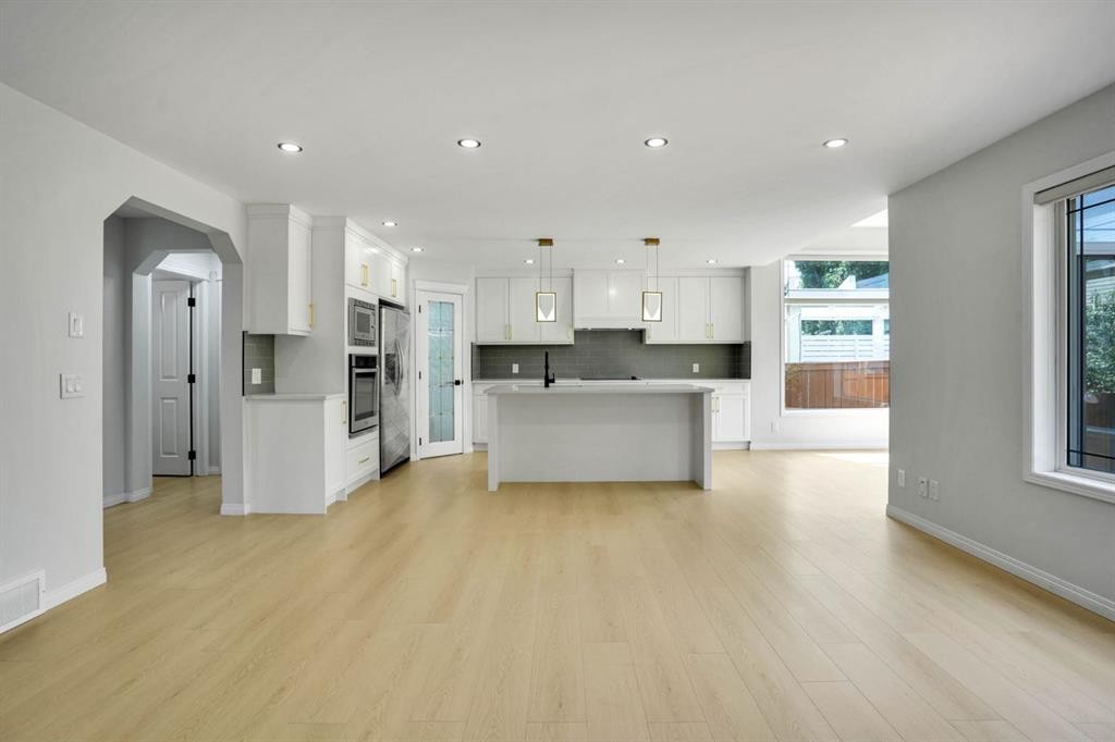 191 Cranwell Crescent Se, Calgary, AB - Indoor Photo Showing Kitchen
