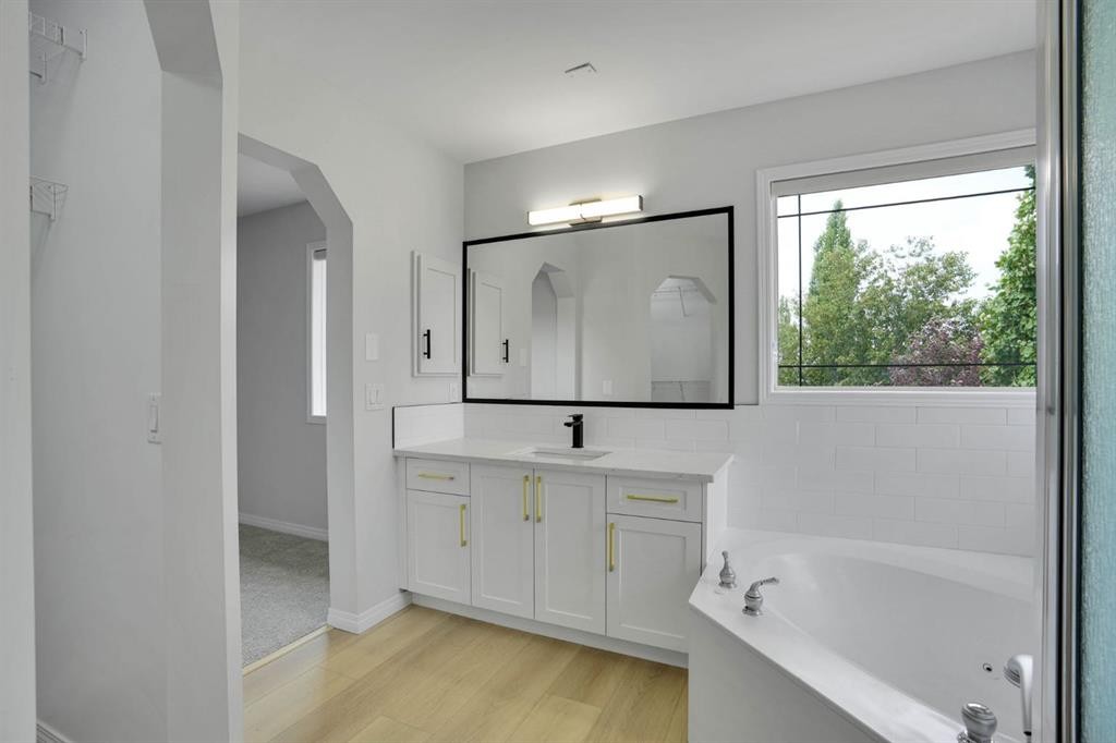 191 Cranwell Crescent Se, Calgary, AB - Indoor Photo Showing Bathroom