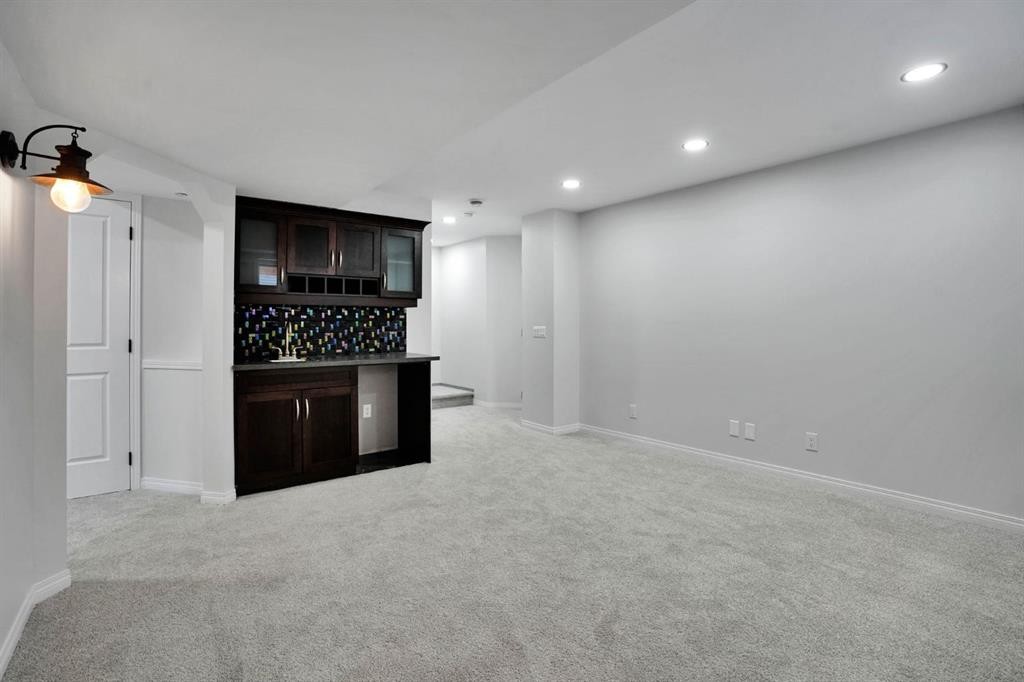 191 Cranwell Crescent Se, Calgary, AB - Indoor