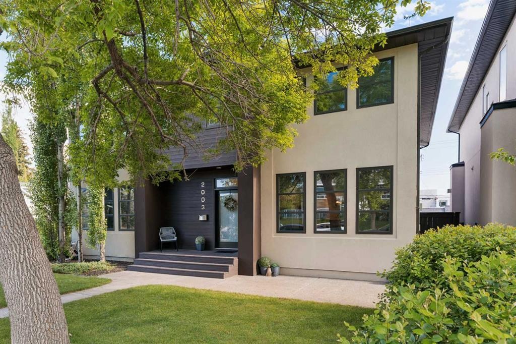 2003 32 Avenue Sw, Calgary, AB - Outdoor