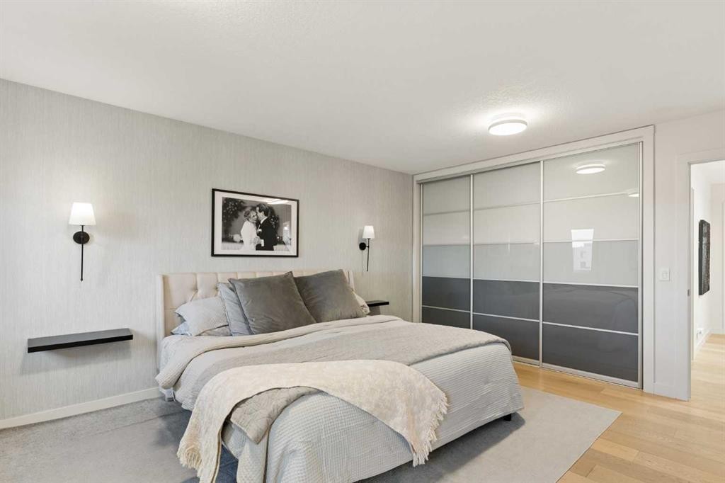 2003 32 Avenue Sw, Calgary, AB - Indoor Photo Showing Bedroom
