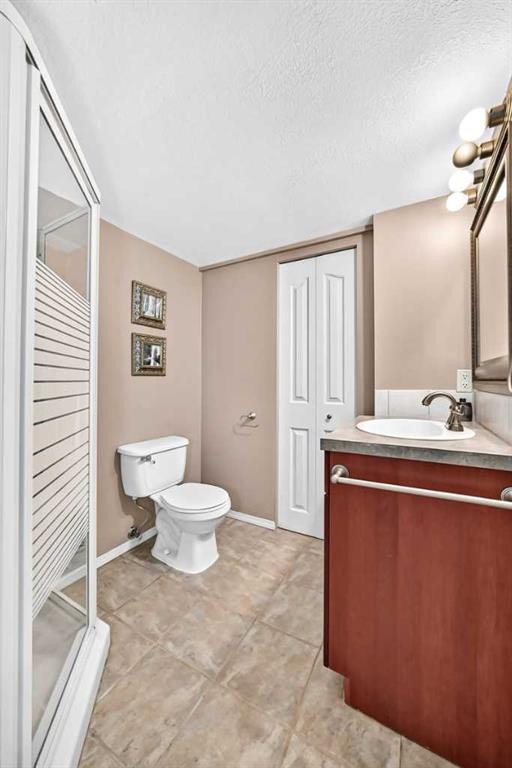 163 Valley Crest Close Nw, Calgary, AB - Indoor Photo Showing Bathroom