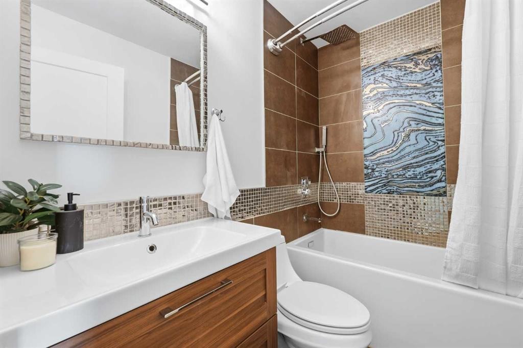 96 Rivercrest Crescent Se, Calgary, AB - Indoor Photo Showing Bathroom