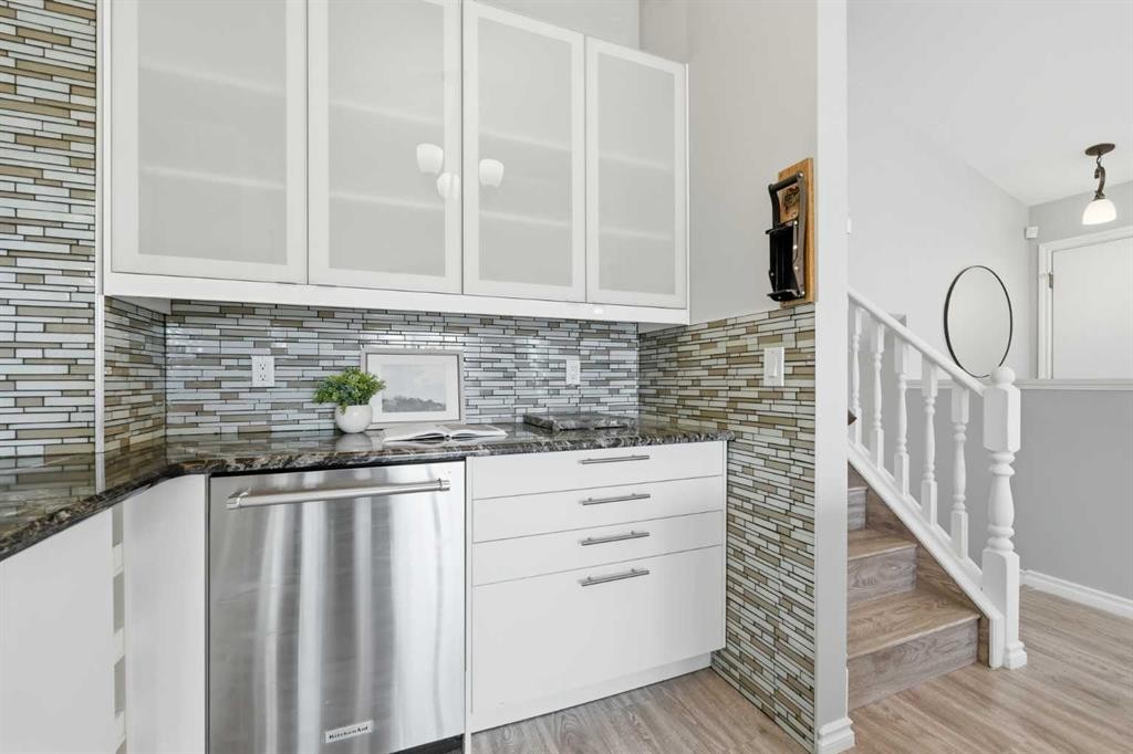 96 Rivercrest Crescent Se, Calgary, AB - Indoor Photo Showing Kitchen With Upgraded Kitchen