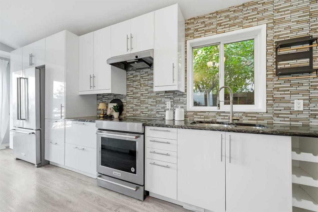 96 Rivercrest Crescent Se, Calgary, AB - Indoor Photo Showing Kitchen With Upgraded Kitchen