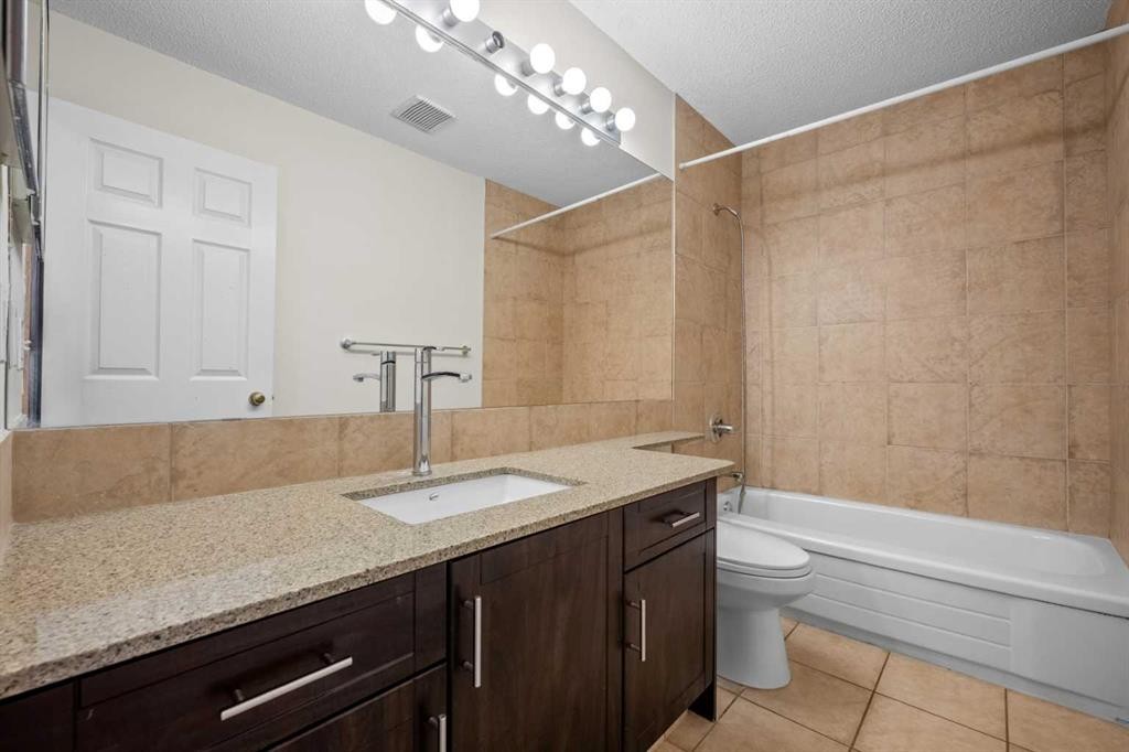115 Macewan Park Circle, Calgary, AB - Indoor Photo Showing Bathroom