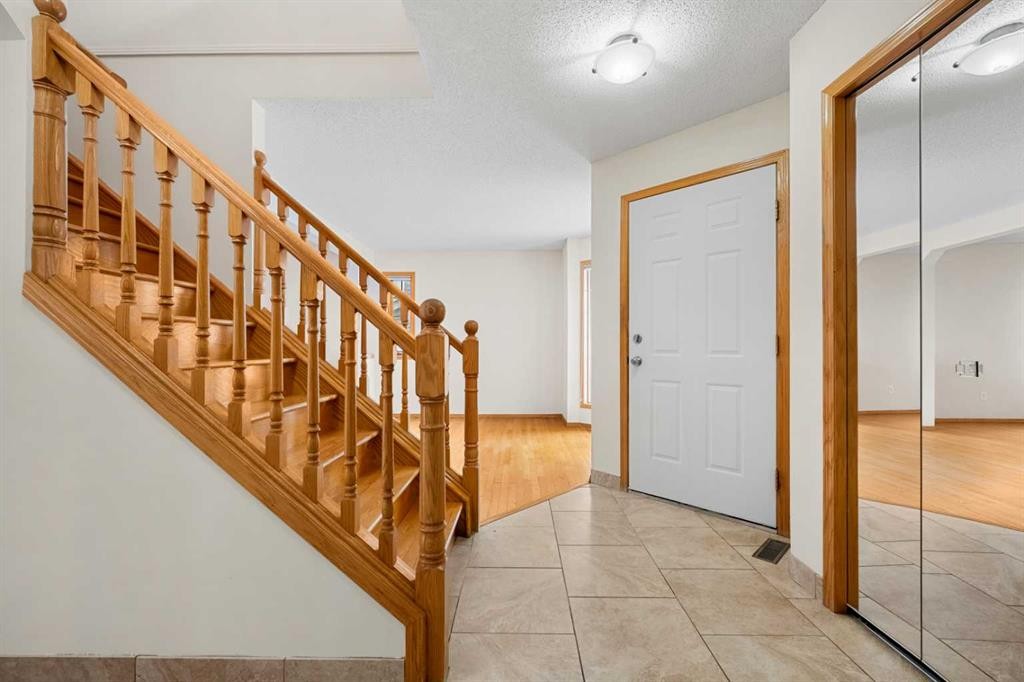115 Macewan Park Circle, Calgary, AB - Indoor Photo Showing Other Room
