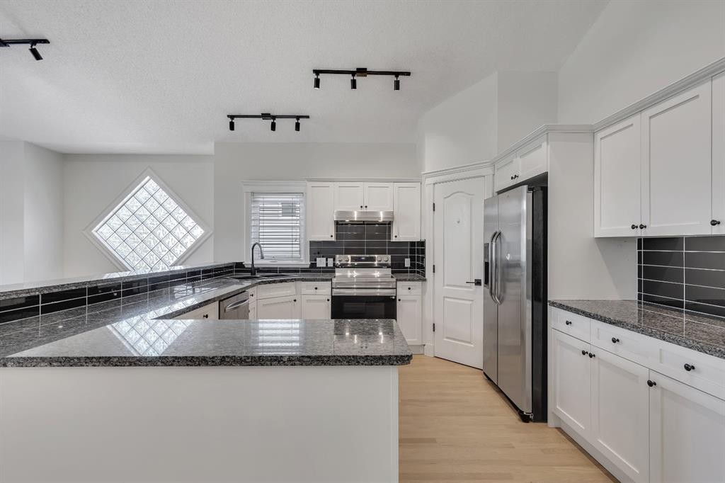 694 Panorama Hills Drive Nw, Calgary, AB - Indoor Photo Showing Kitchen