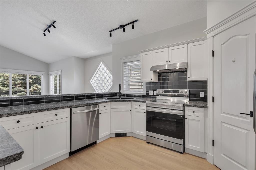 694 Panorama Hills Drive Nw, Calgary, AB - Indoor Photo Showing Kitchen