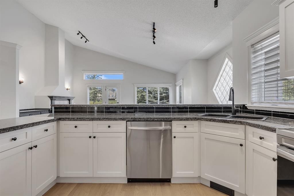 694 Panorama Hills Drive Nw, Calgary, AB - Indoor Photo Showing Kitchen