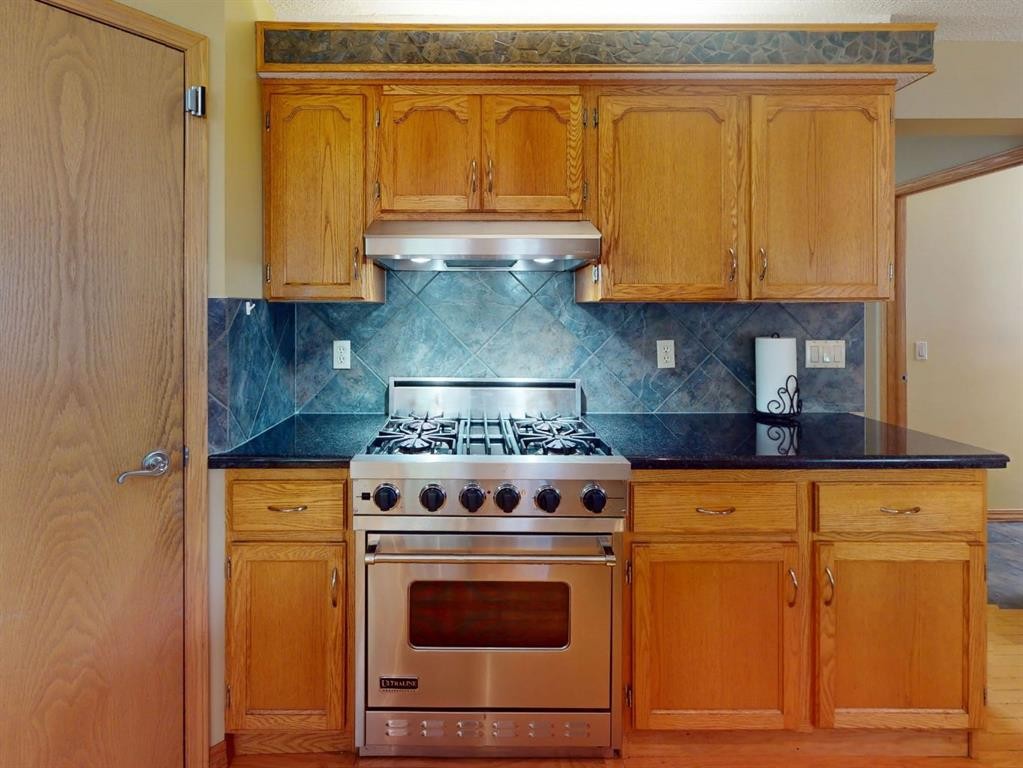 55 Hampshire Grove Nw, Calgary, AB - Indoor Photo Showing Kitchen
