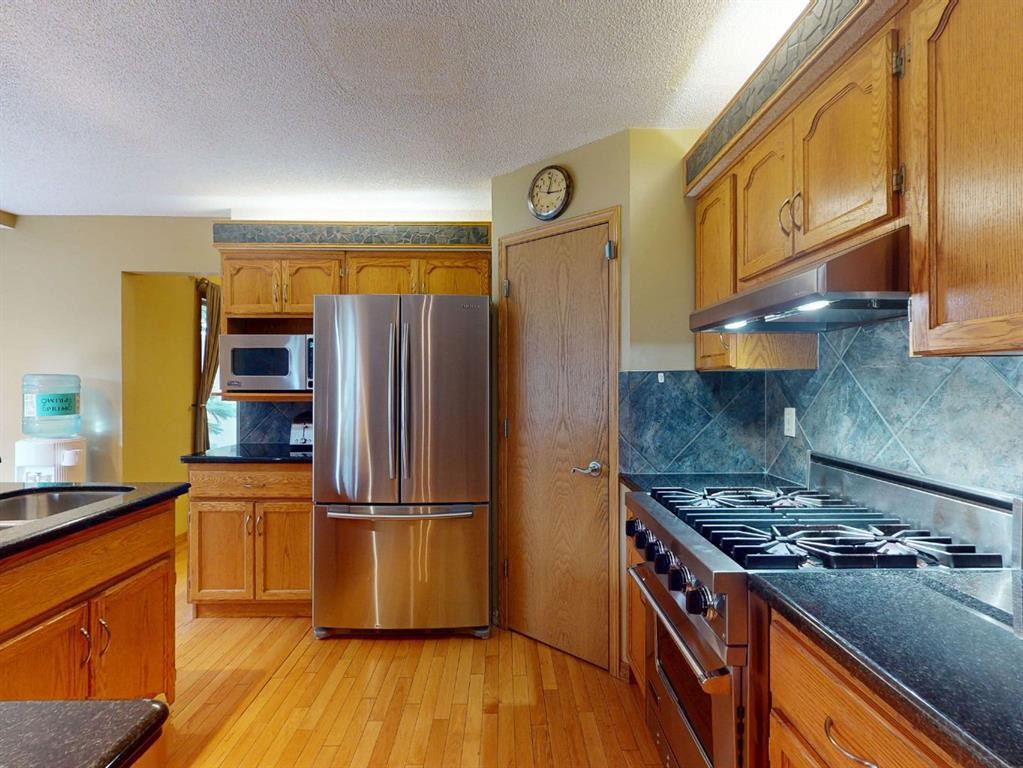 55 Hampshire Grove Nw, Calgary, AB - Indoor Photo Showing Kitchen