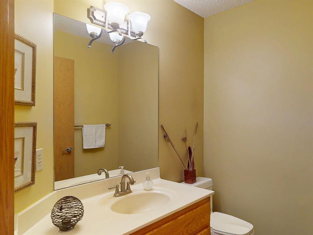 55 Hampshire Grove Nw, Calgary, AB - Indoor Photo Showing Bathroom