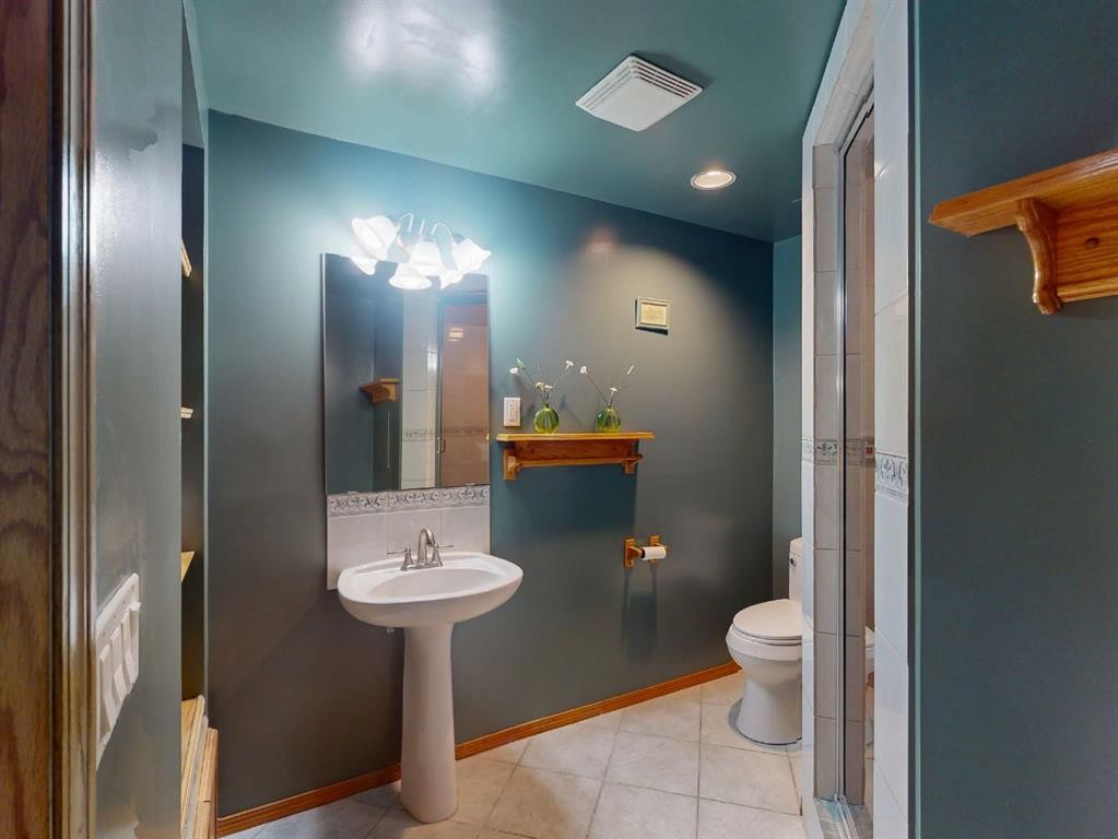 55 Hampshire Grove Nw, Calgary, AB - Indoor Photo Showing Bathroom