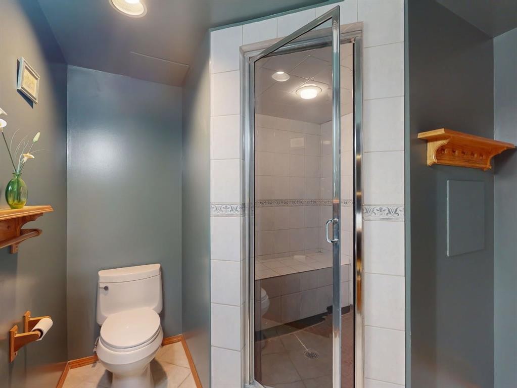 55 Hampshire Grove Nw, Calgary, AB - Indoor Photo Showing Bathroom