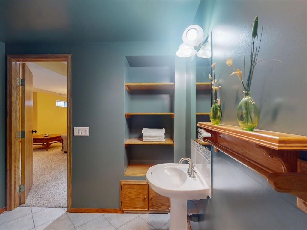 55 Hampshire Grove Nw, Calgary, AB - Indoor Photo Showing Bathroom