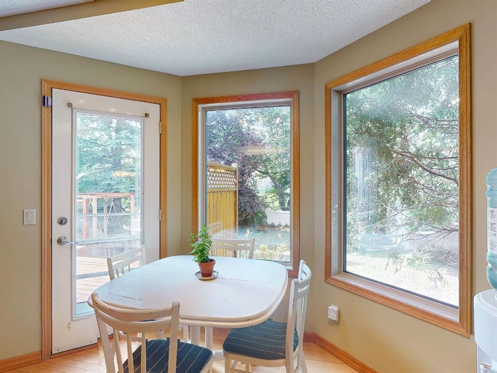 55 Hampshire Grove Nw, Calgary, AB - Indoor Photo Showing Dining Room