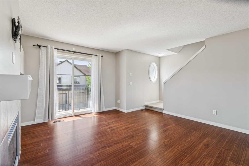 409 Copperpond Landing Se, Calgary, AB - Indoor Photo Showing Other Room