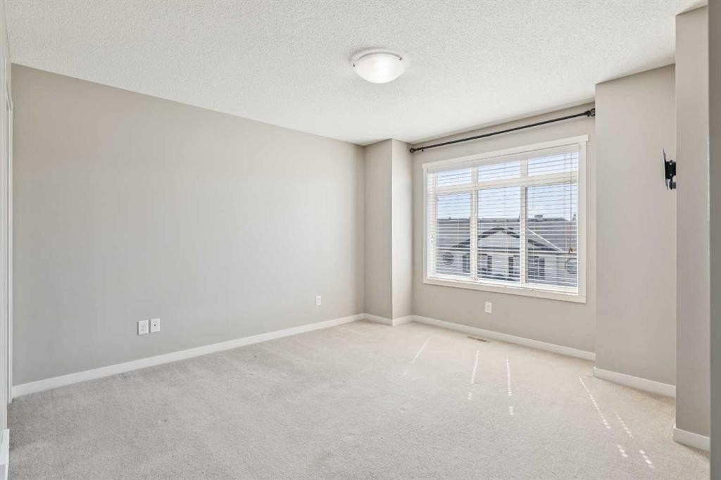 409 Copperpond Landing Se, Calgary, AB - Indoor Photo Showing Other Room