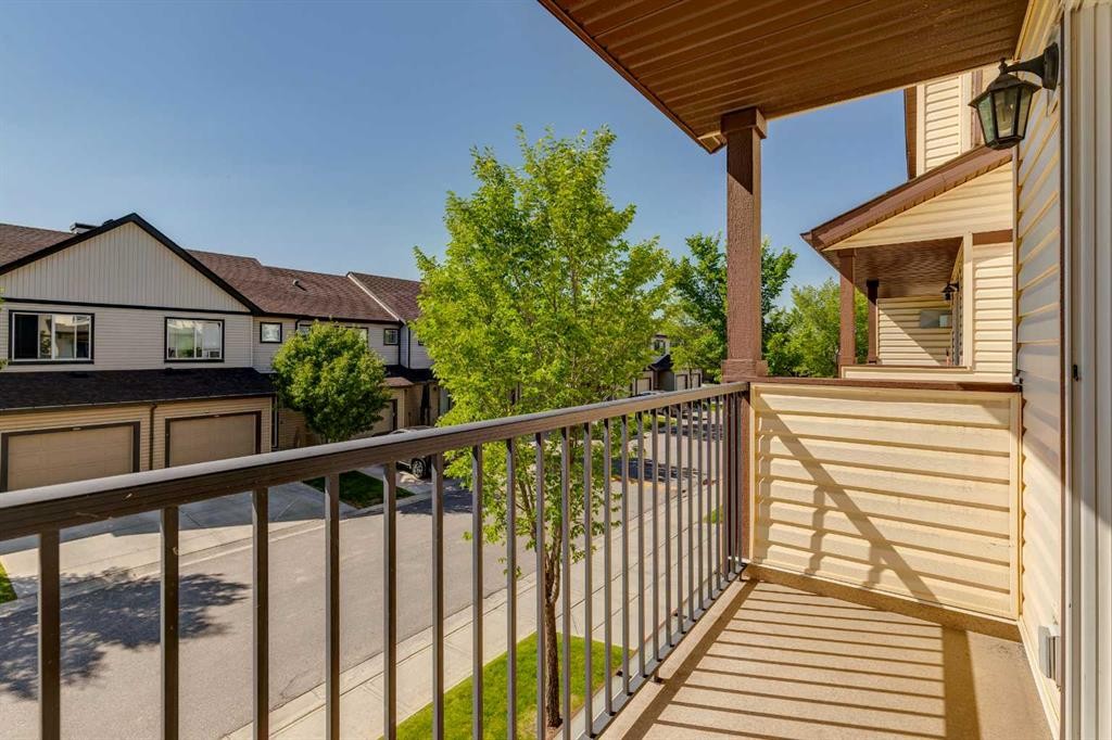 409 Copperpond Landing Se, Calgary, AB - Outdoor With Exterior