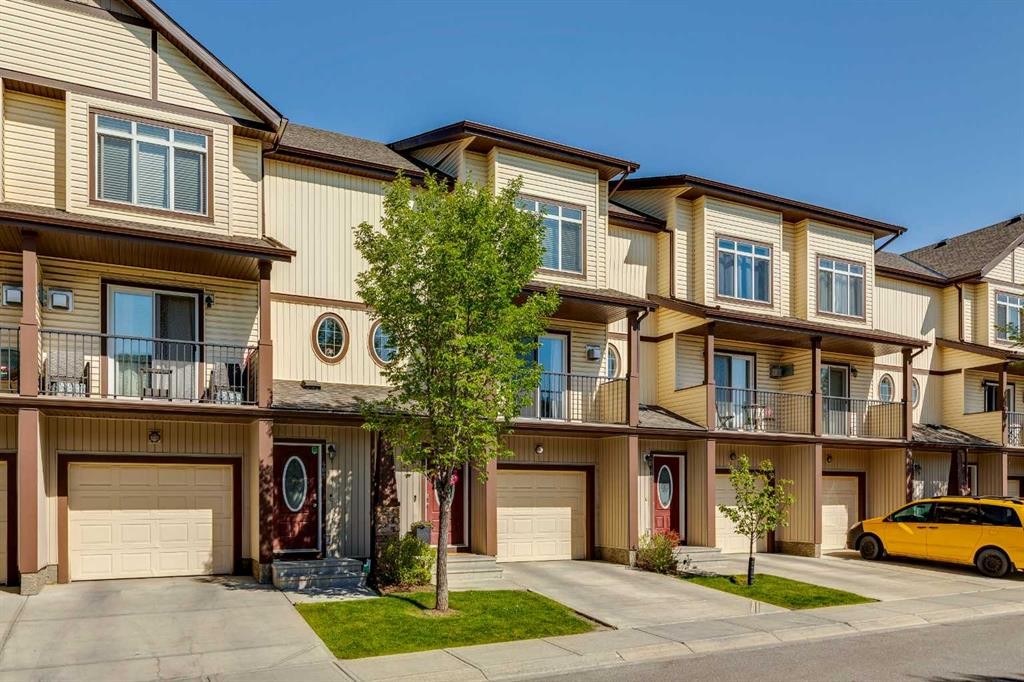 409 Copperpond Landing Se, Calgary, AB - Outdoor With Facade