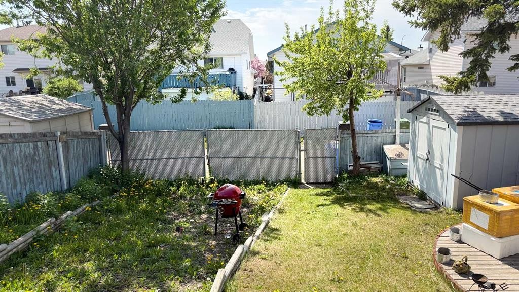 49 Applewood Court Se, Calgary, AB - Outdoor