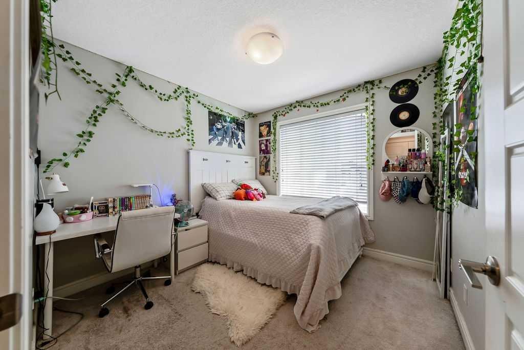 116 Savanna Walk Ne, Calgary, AB - Indoor Photo Showing Bedroom