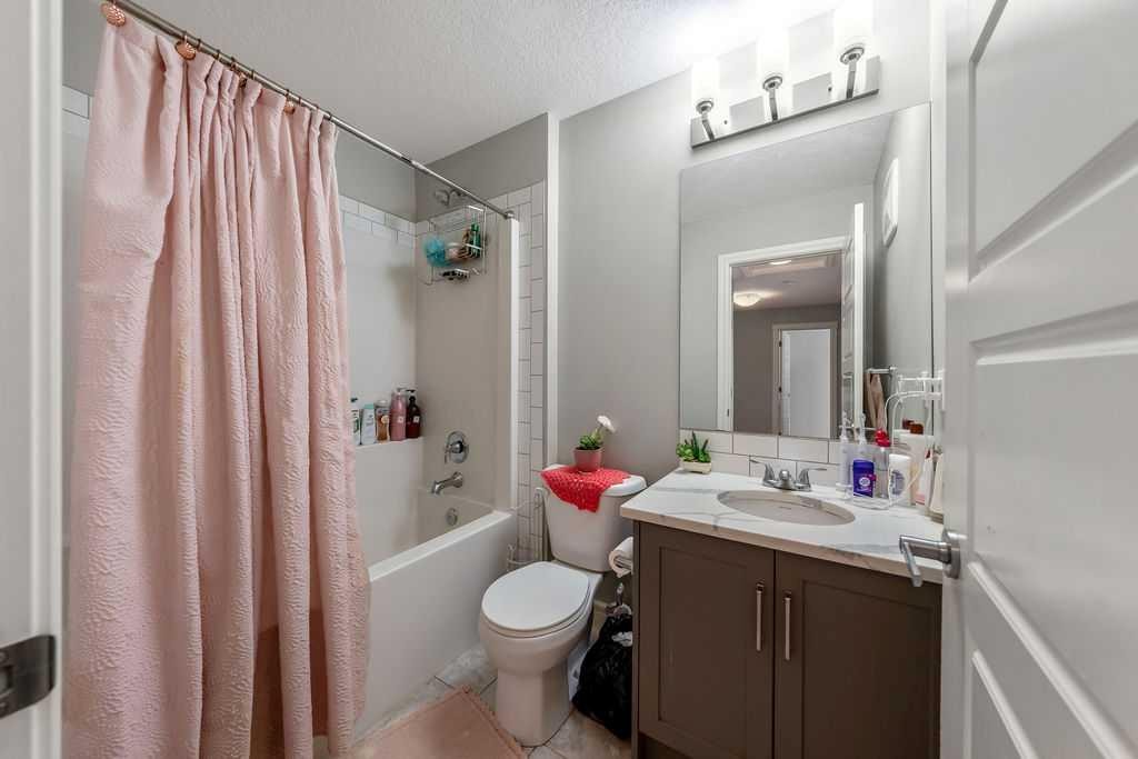 116 Savanna Walk Ne, Calgary, AB - Indoor Photo Showing Bathroom