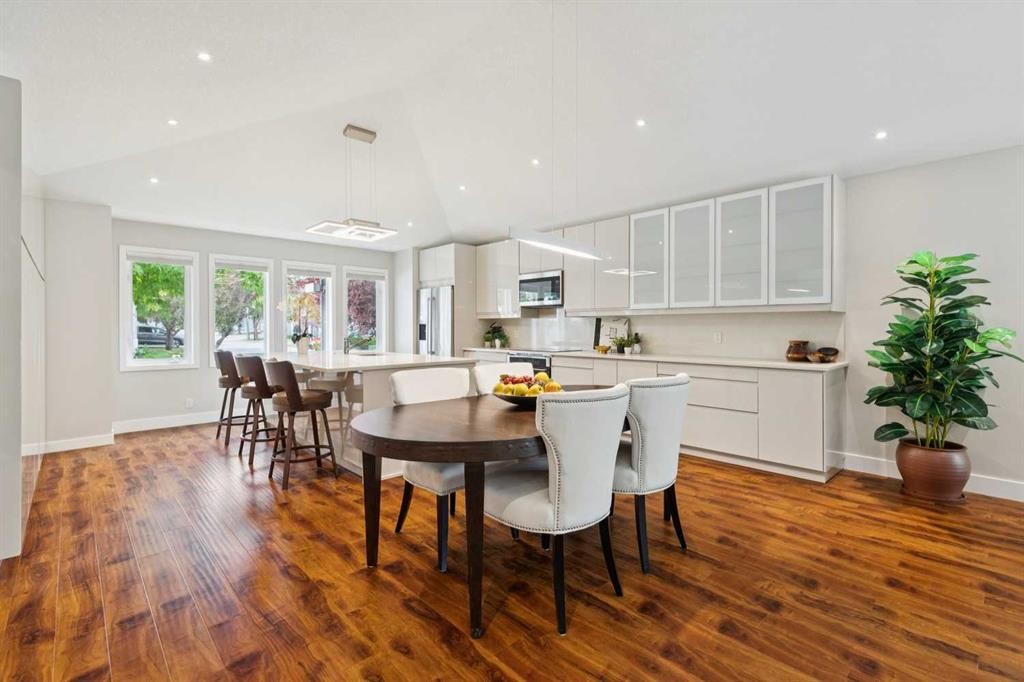 58 Candle Terrace Sw, Calgary, AB - Indoor Photo Showing Dining Room