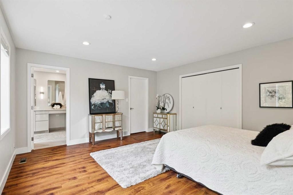 58 Candle Terrace Sw, Calgary, AB - Indoor Photo Showing Bedroom