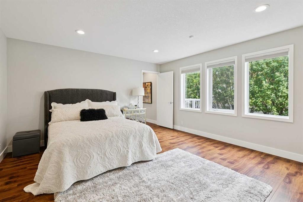 58 Candle Terrace Sw, Calgary, AB - Indoor Photo Showing Bedroom