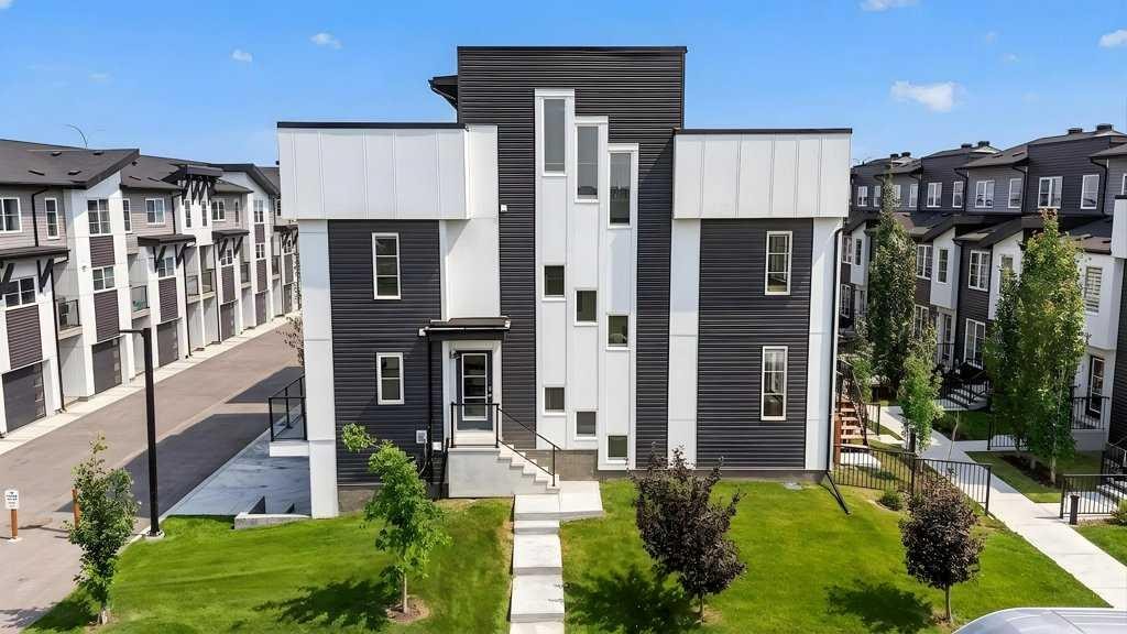 709-474 Seton Circle Se, Calgary, AB - Outdoor With Facade