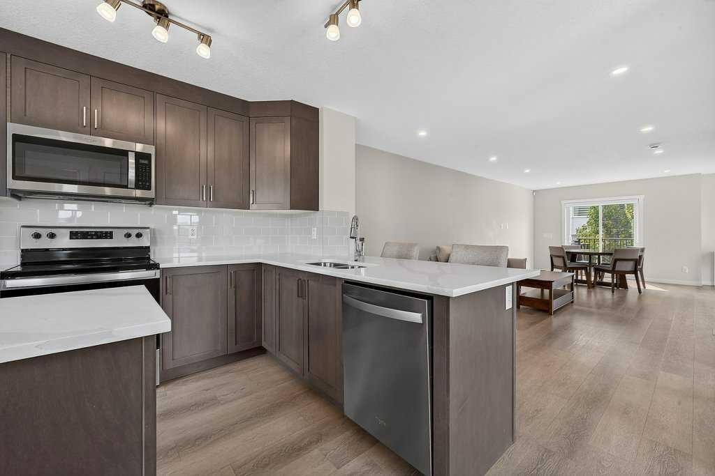 709-474 Seton Circle Se, Calgary, AB - Indoor Photo Showing Kitchen With Upgraded Kitchen