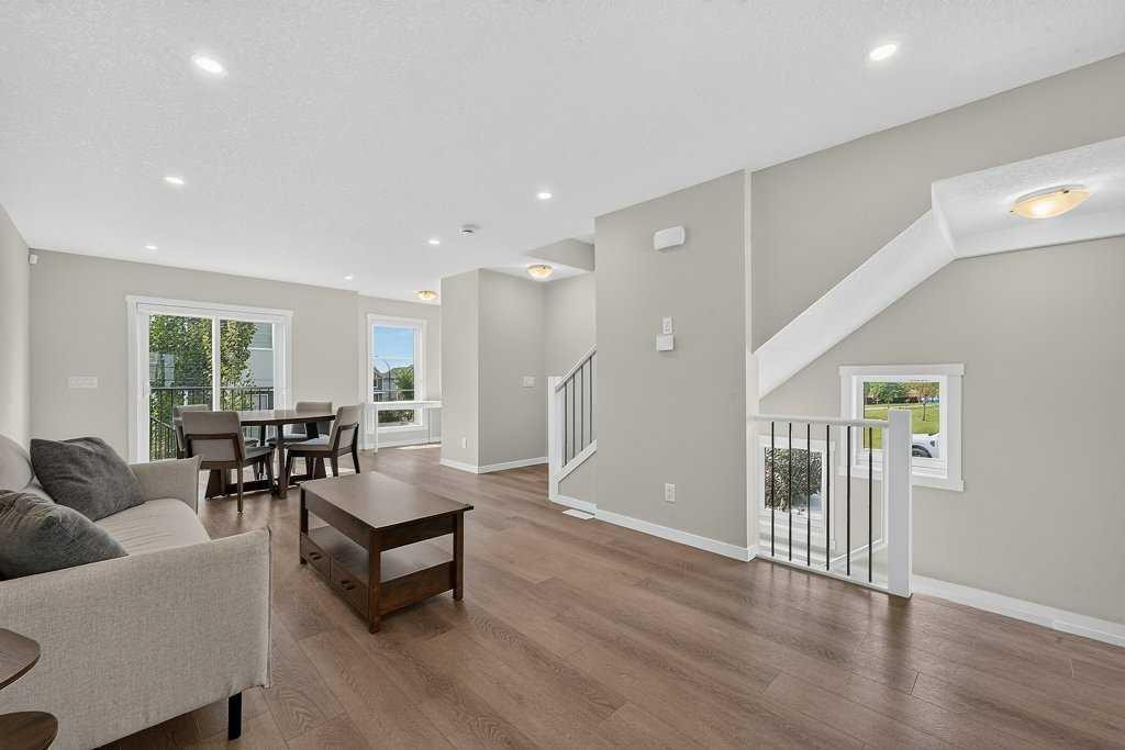 709-474 Seton Circle Se, Calgary, AB - Indoor Photo Showing Living Room