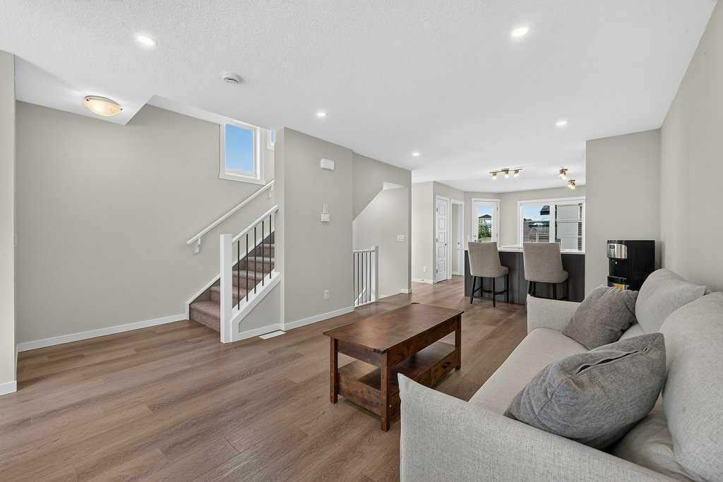 709-474 Seton Circle Se, Calgary, AB - Indoor Photo Showing Other Room