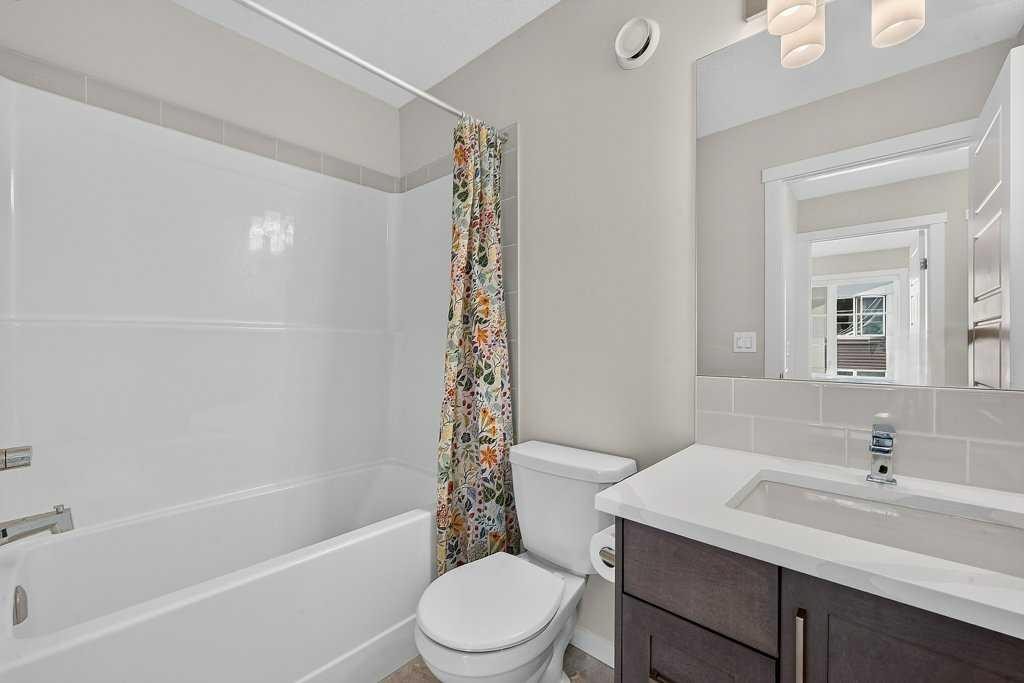 709-474 Seton Circle Se, Calgary, AB - Indoor Photo Showing Bathroom