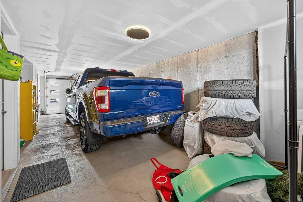 709-474 Seton Circle Se, Calgary, AB - Indoor Photo Showing Garage