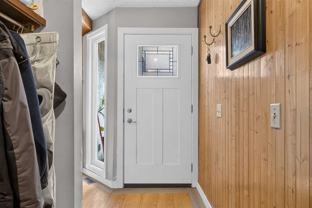 334-5404 10 Avenue Se, Calgary, AB - Indoor Photo Showing Other Room