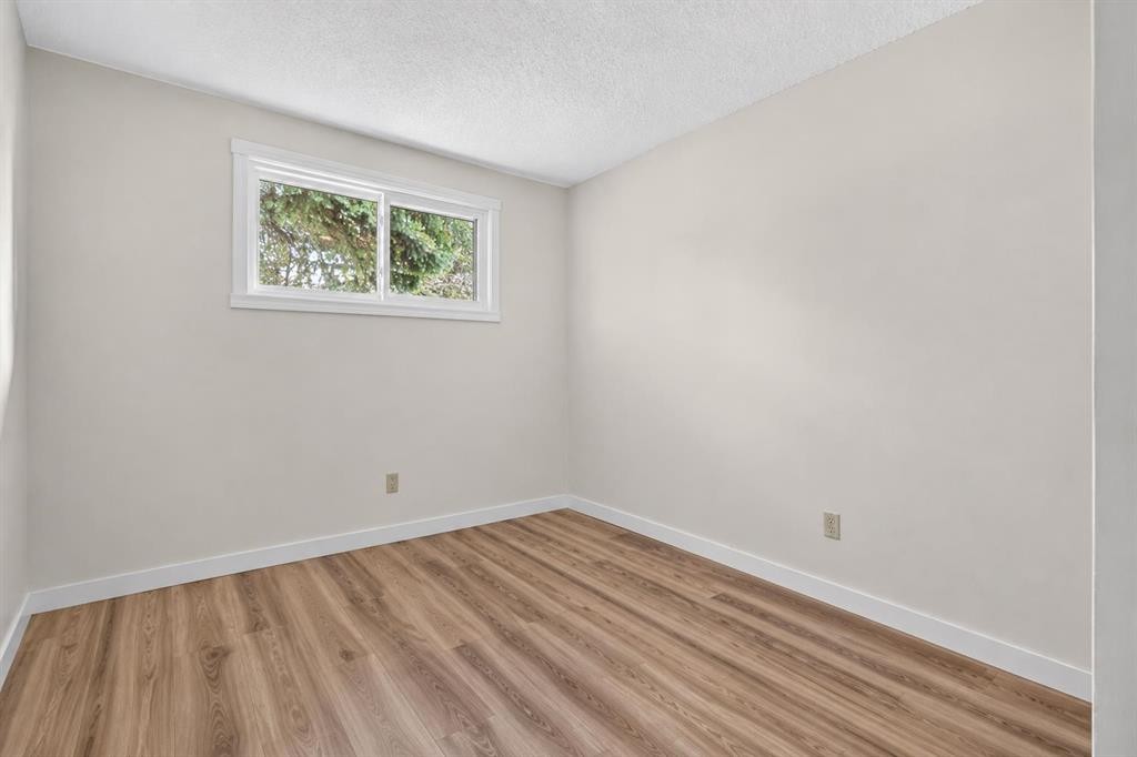 334-5404 10 Avenue Se, Calgary, AB - Indoor Photo Showing Other Room