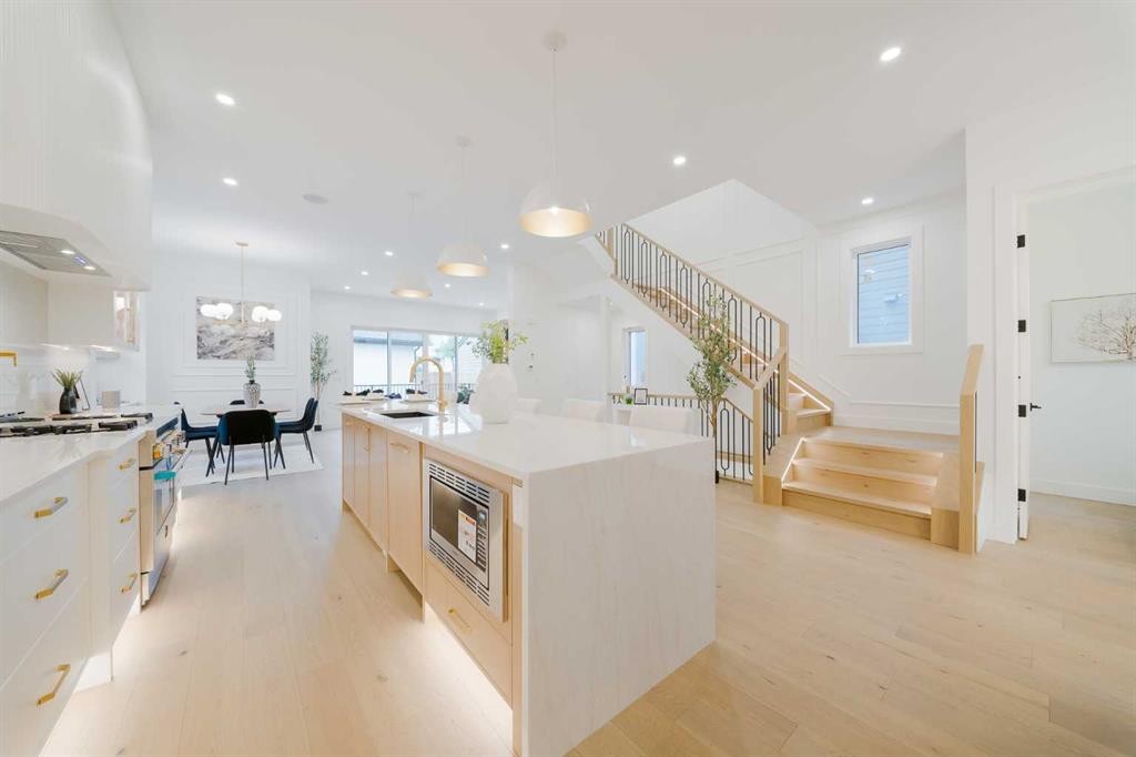 2207 Victoria Crescent Nw, Calgary, AB - Indoor