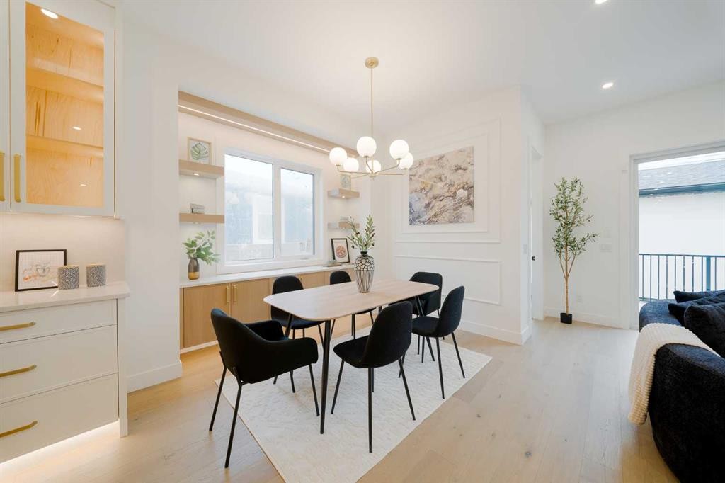 2207 Victoria Crescent Nw, Calgary, AB - Indoor Photo Showing Dining Room
