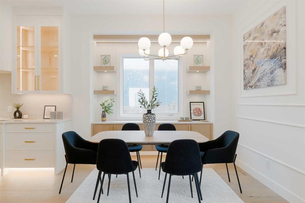 2207 Victoria Crescent Nw, Calgary, AB - Indoor Photo Showing Dining Room