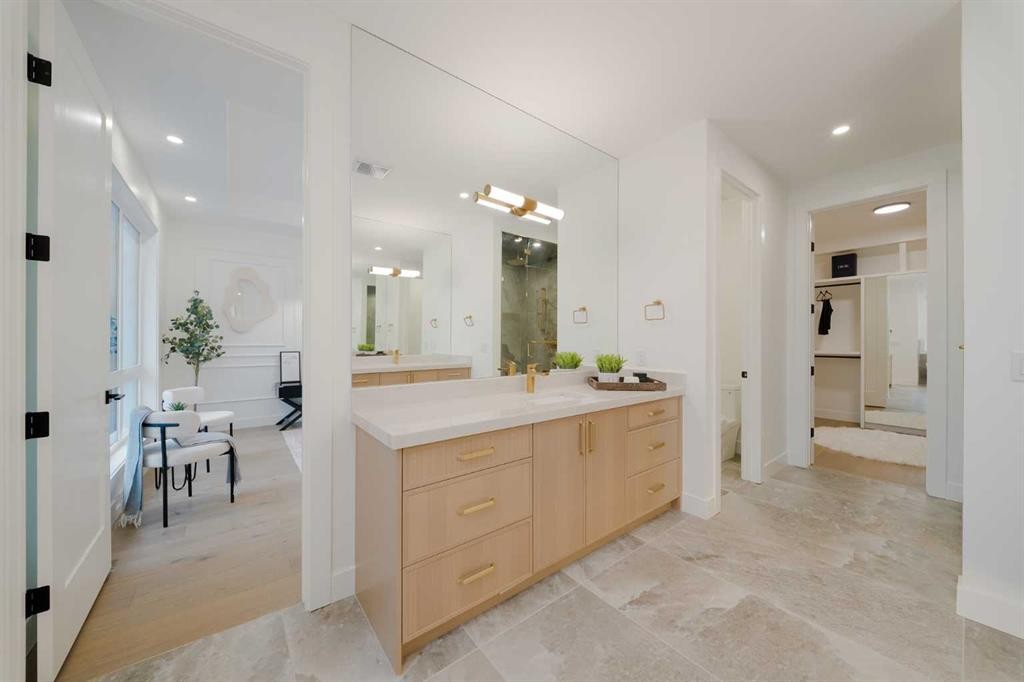 2207 Victoria Crescent Nw, Calgary, AB - Indoor Photo Showing Bathroom