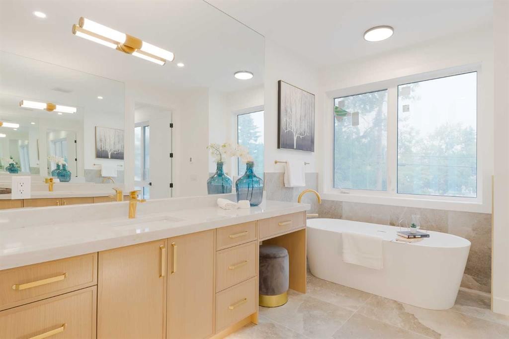2207 Victoria Crescent Nw, Calgary, AB - Indoor Photo Showing Bathroom
