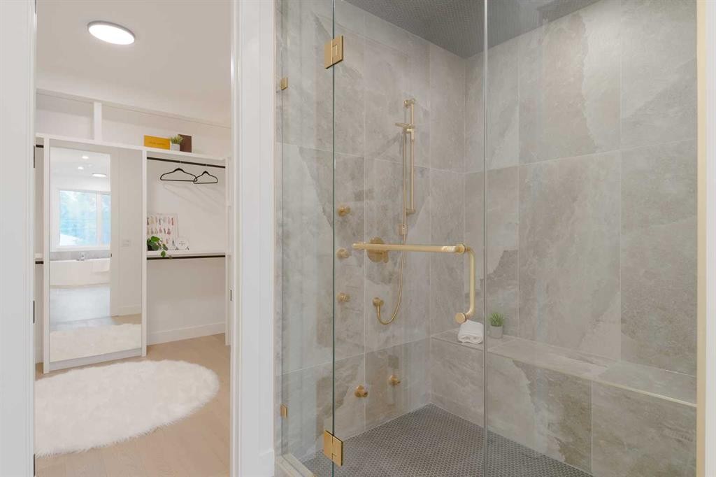 2207 Victoria Crescent Nw, Calgary, AB - Indoor Photo Showing Bathroom