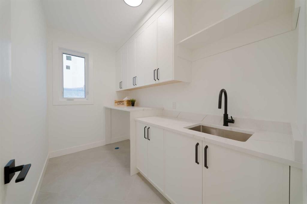 2207 Victoria Crescent Nw, Calgary, AB - Indoor
