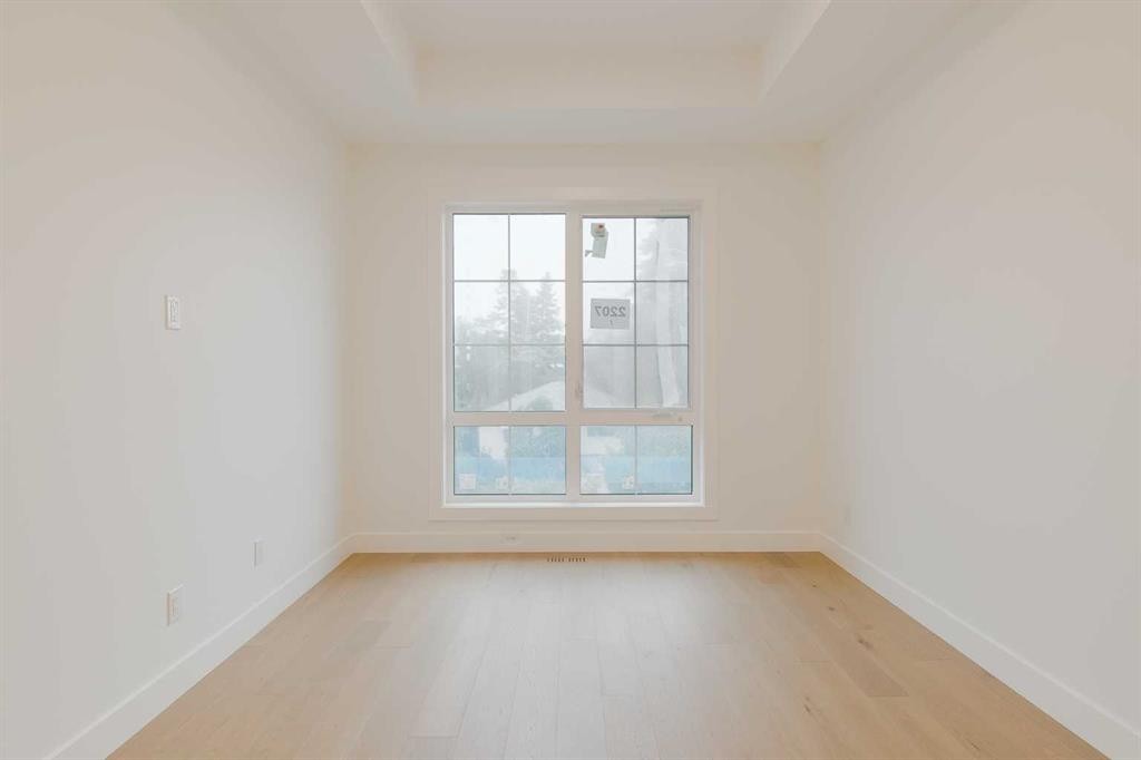 2207 Victoria Crescent Nw, Calgary, AB - Indoor Photo Showing Other Room