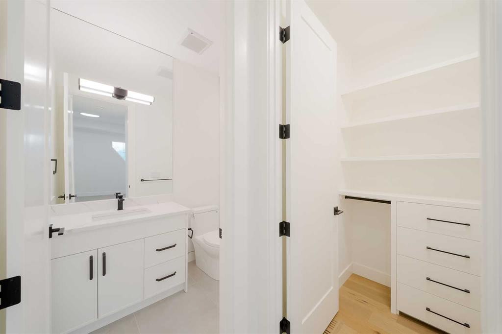 2207 Victoria Crescent Nw, Calgary, AB - Indoor