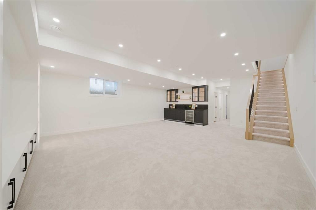 2207 Victoria Crescent Nw, Calgary, AB - Indoor
