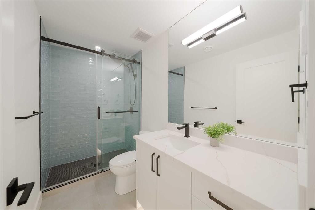 2207 Victoria Crescent Nw, Calgary, AB - Indoor Photo Showing Bathroom